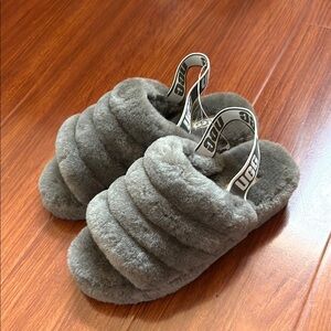 NWOT UGG Fluff Yeah Slides in Charcoal Grey Slippers